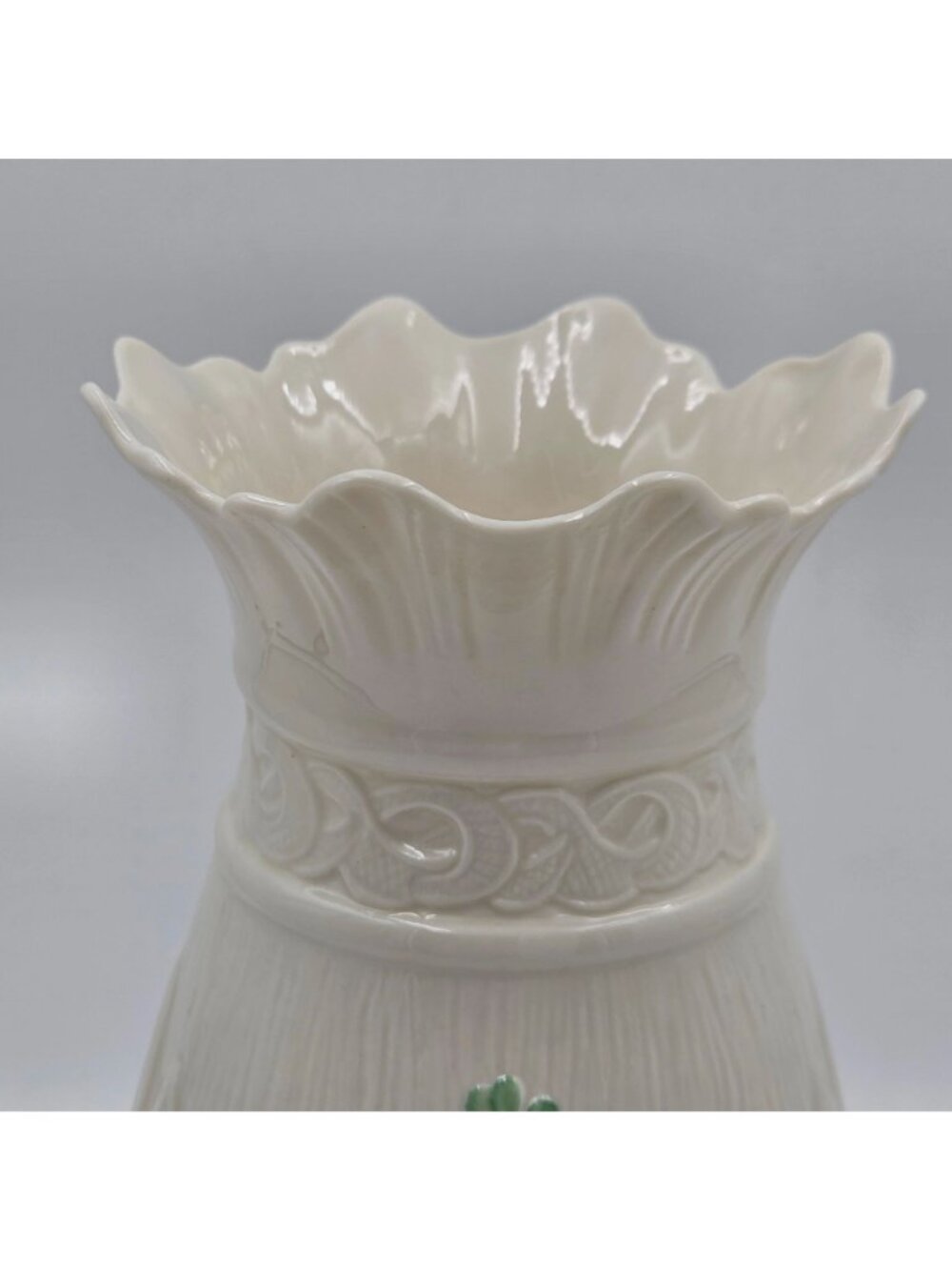 Belleek Shamrock Ireland 1996 Liscannor Vase No. 2088 - Picture 6 of 8